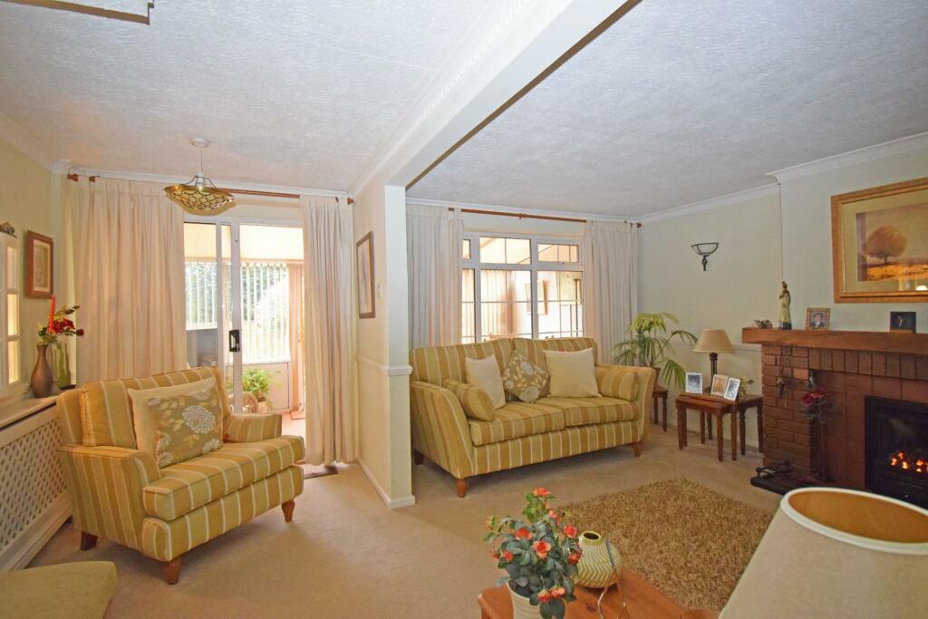 1 Barnsley Road, living c.jpg