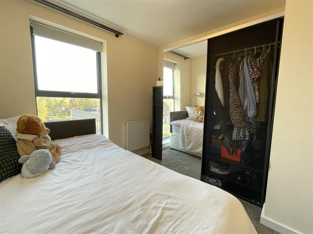 Bedroom2.1.JPG