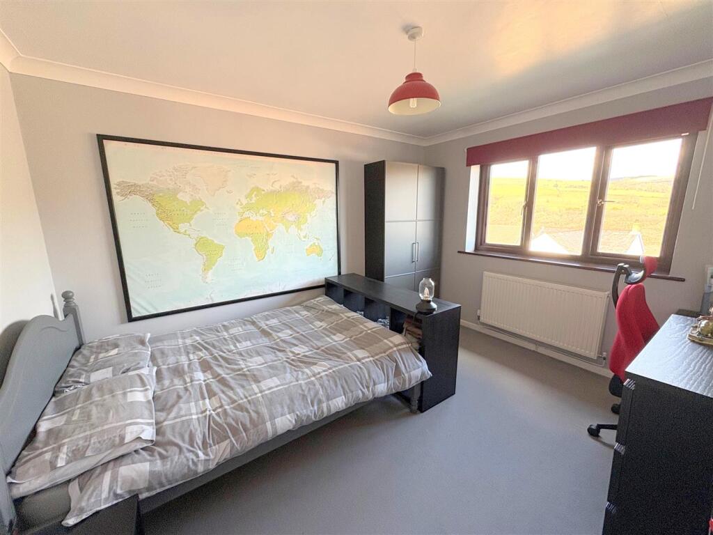 Bedroom 4a.jpg