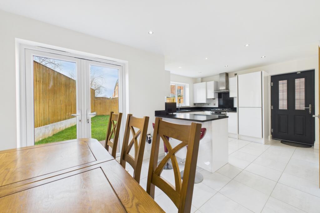 CAM03162G0-PR0224-STILL009