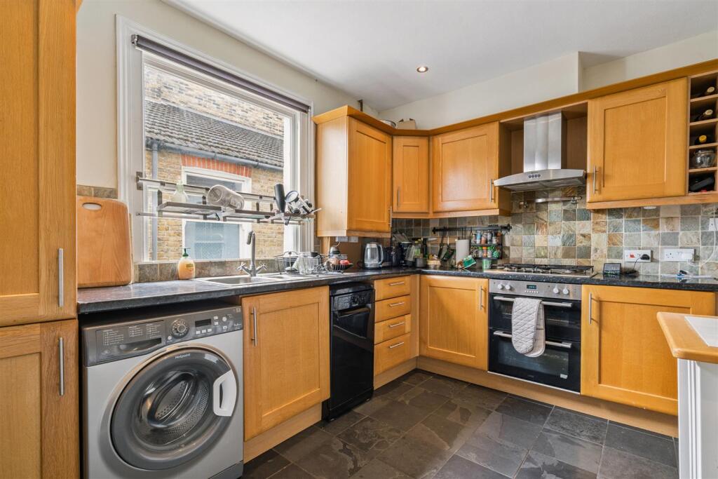 69 Avarn Road kitchen 1b.jpg