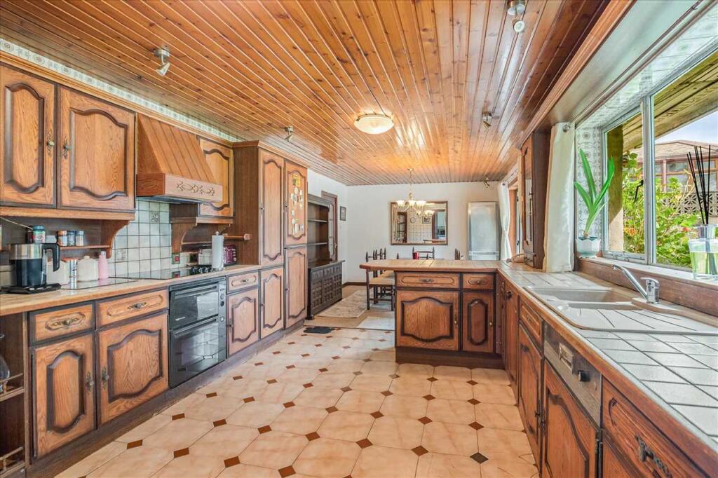 Kitchen Area (2)