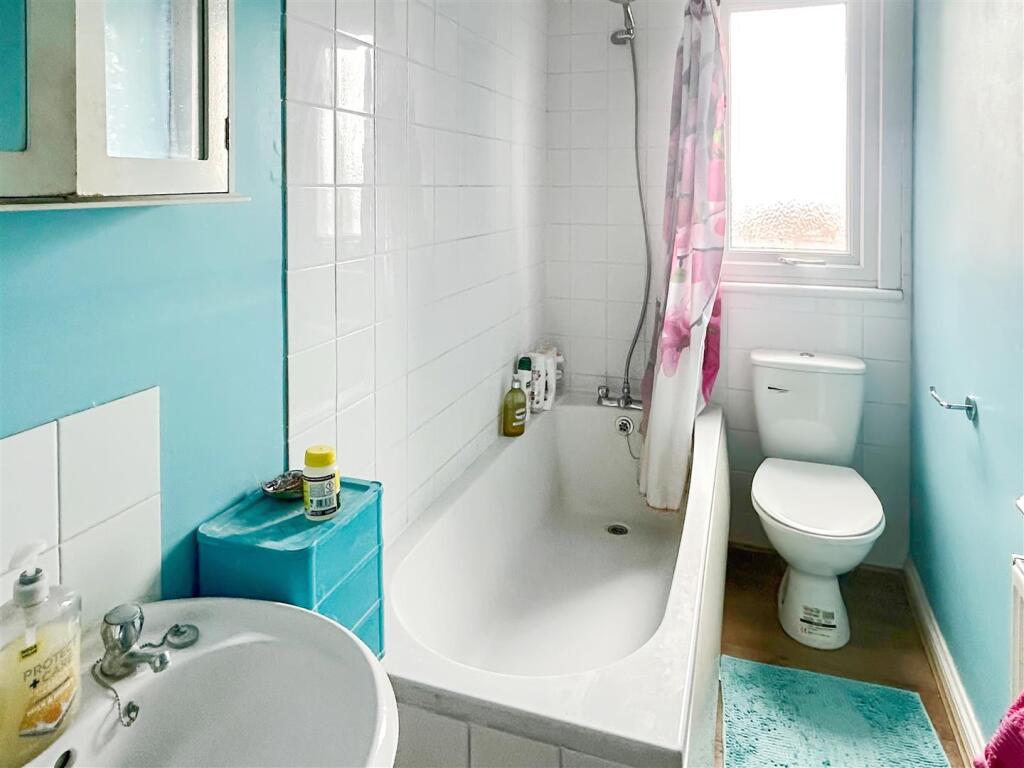 BATHROOM/WC