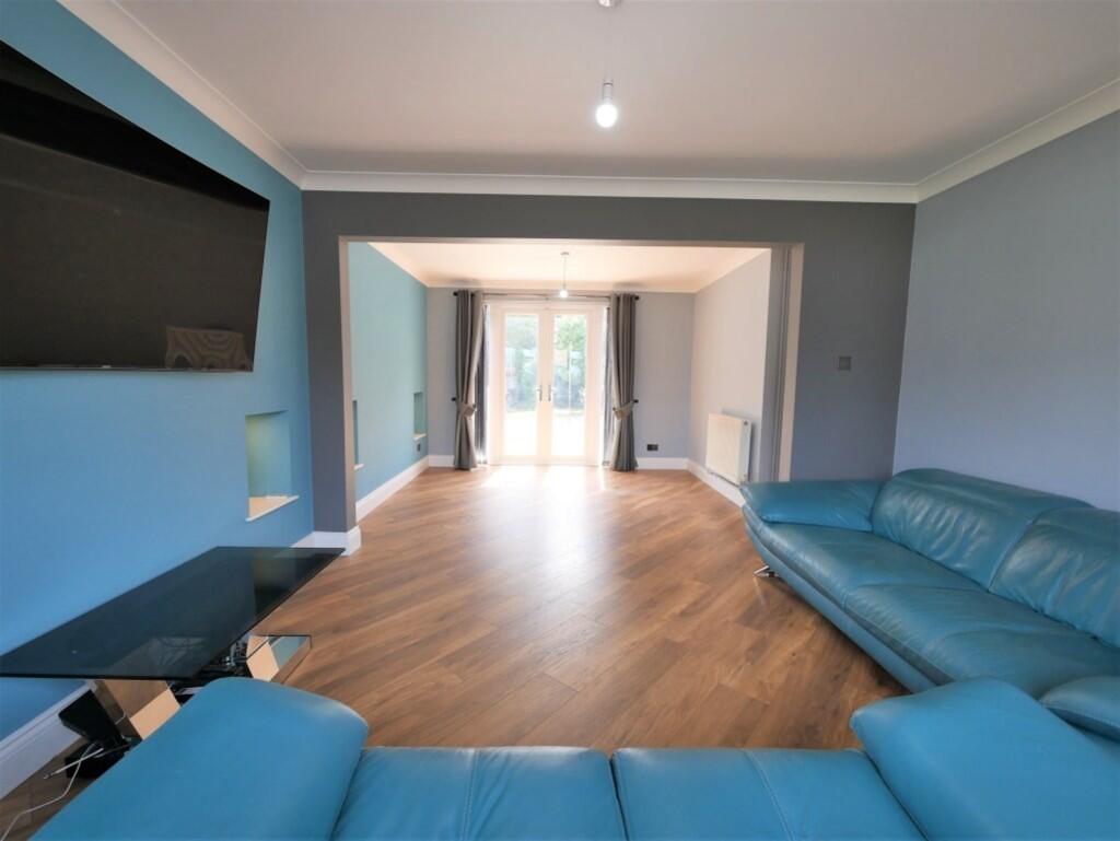 SITTING AND DININ...