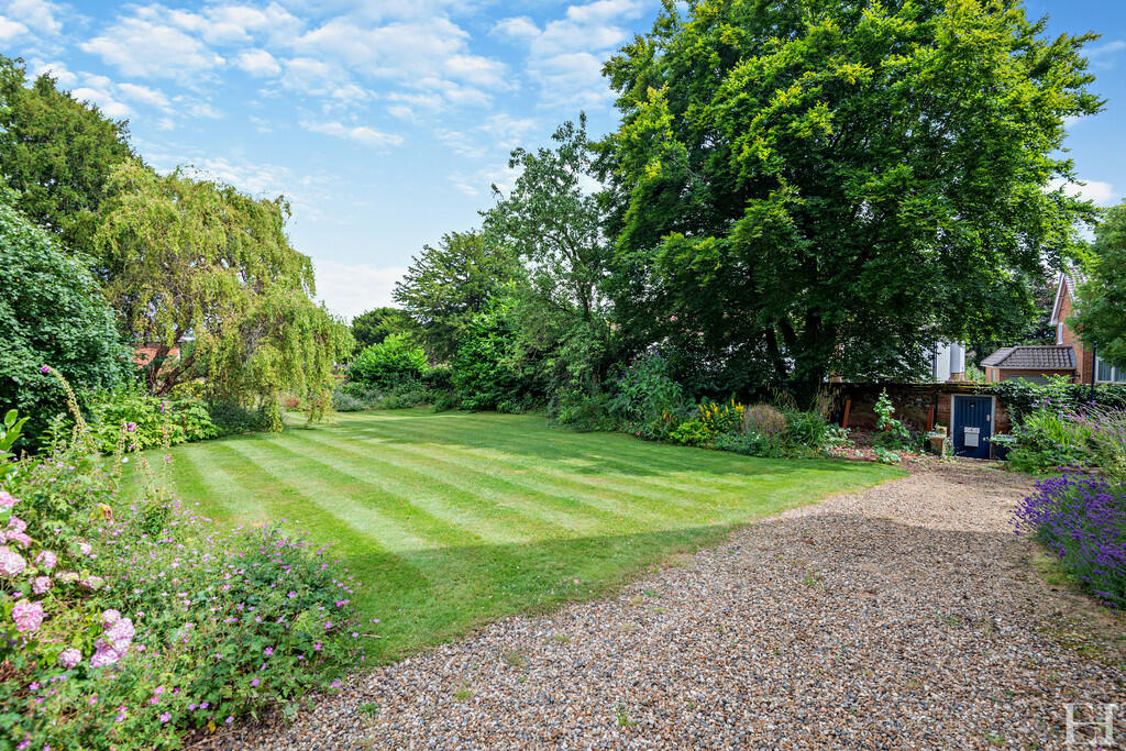 8608849-exteriorW...