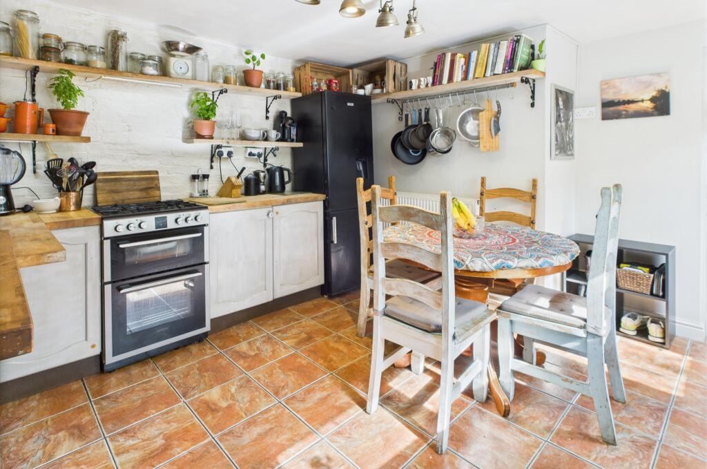 CAM02519G0-PR0311-STILL023