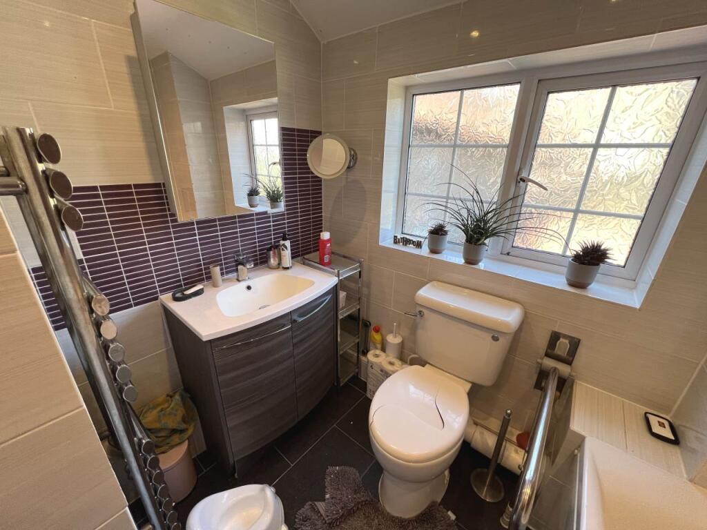 BATHROOM 2