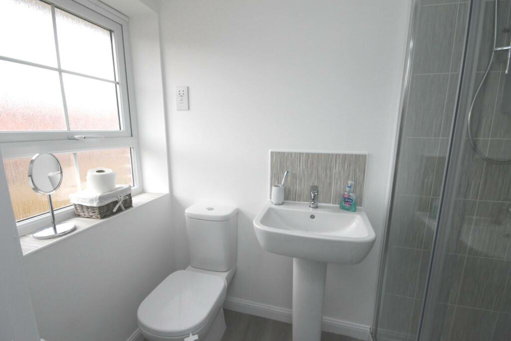 EN SUITE SHOWER ROOM/W.C.