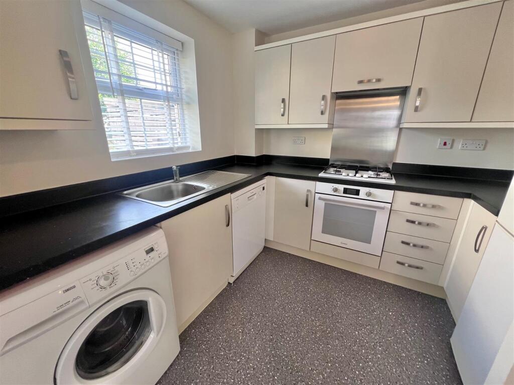 Kitchen 1.jpg