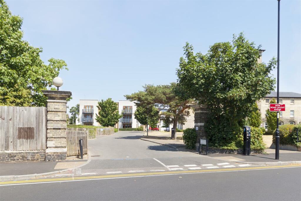 37_spottiswood_court_3_harry_close_croydon_005.jpg