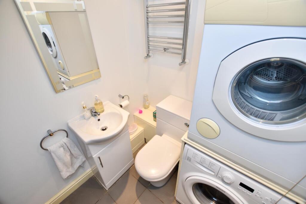 W/C &amp; Laundry