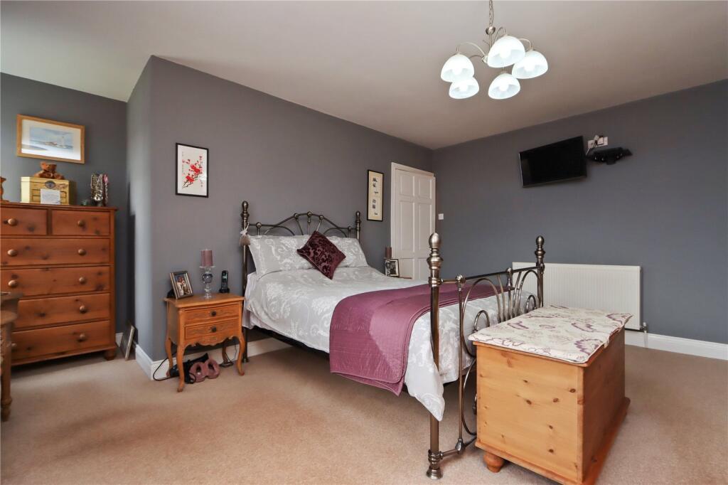 Bedroom 1 Pic 4