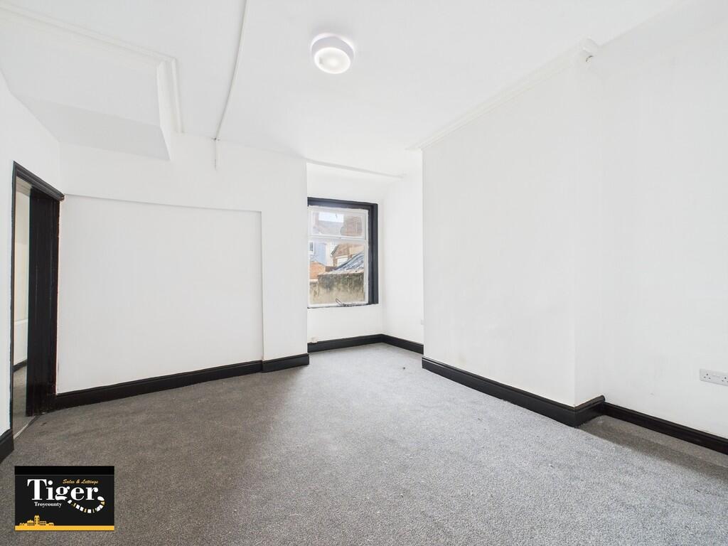 CAM02176G0-PR0533...