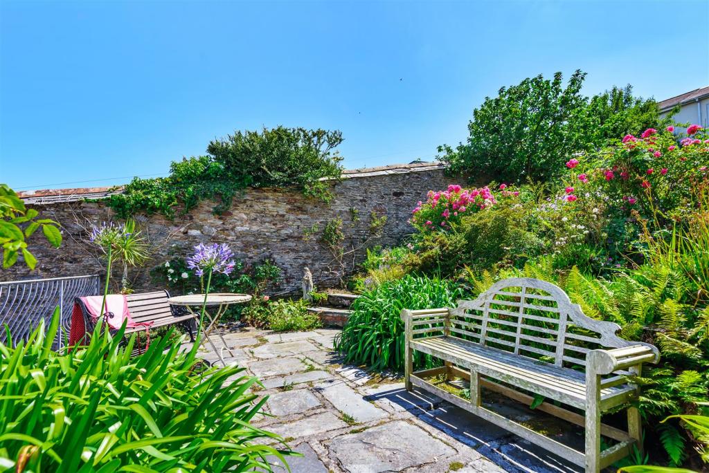 garden 2.jpg