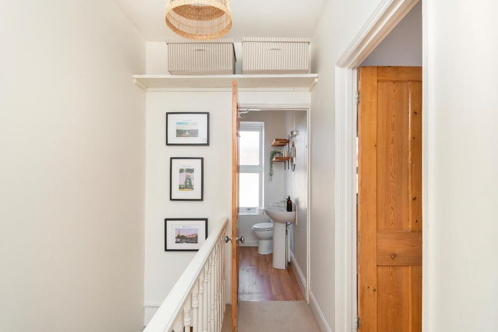 1B1R6BN - Landing A.jpg