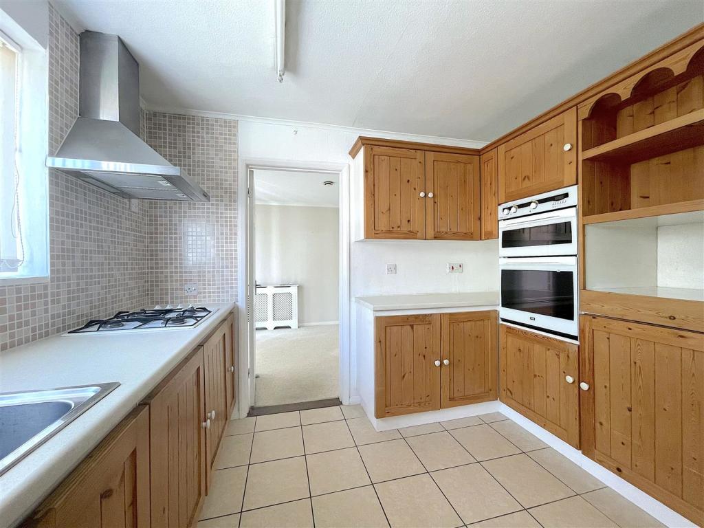 Kitchen (2).jpeg