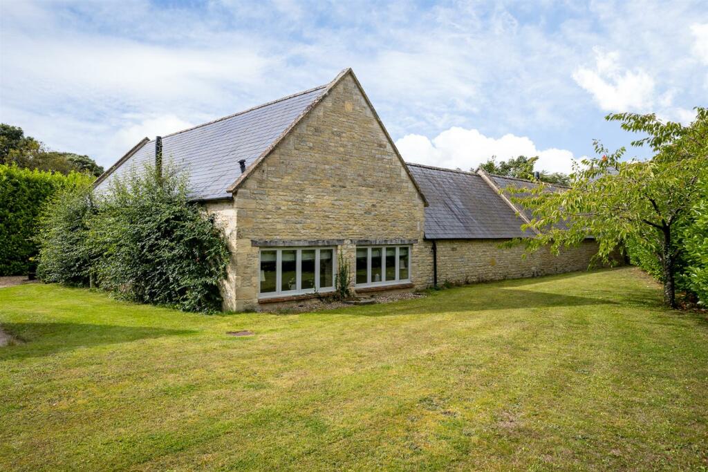 53 - Long Barn - GL54 3QY - Web.jpg