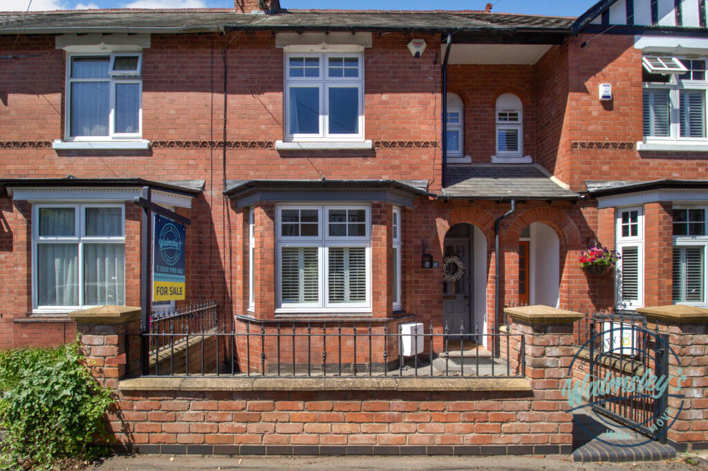 Direct frontage &amp; gated foregarden