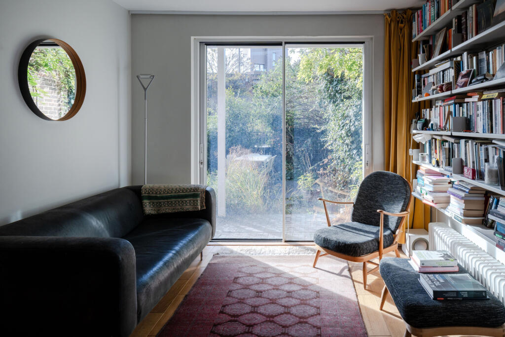 318583 - Vicar's Close, London E9 - high res-07...