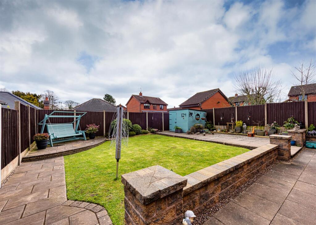 14 Greenacre Drive-garden2.jpg