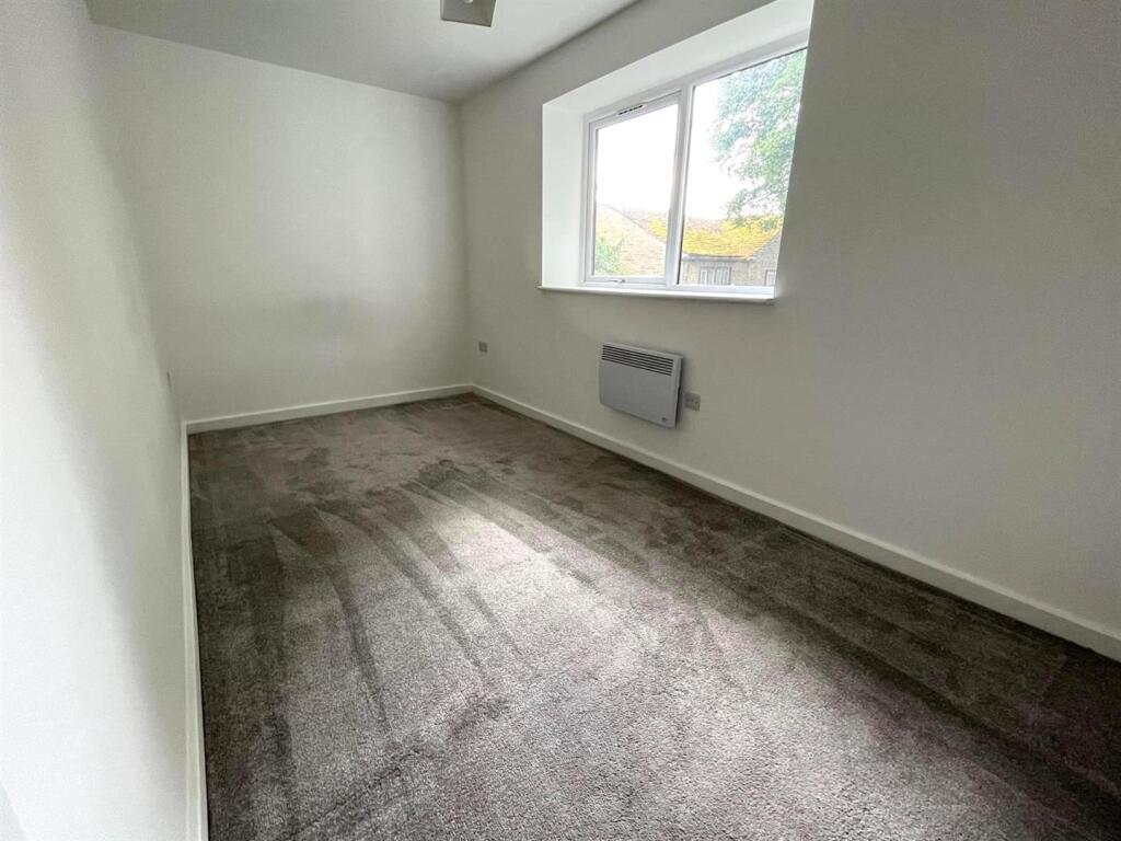 Bedroom pic 2.jpg
