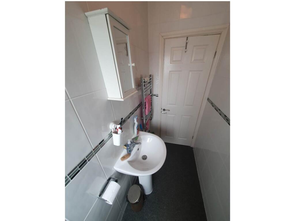 Second Floor Bathroo
