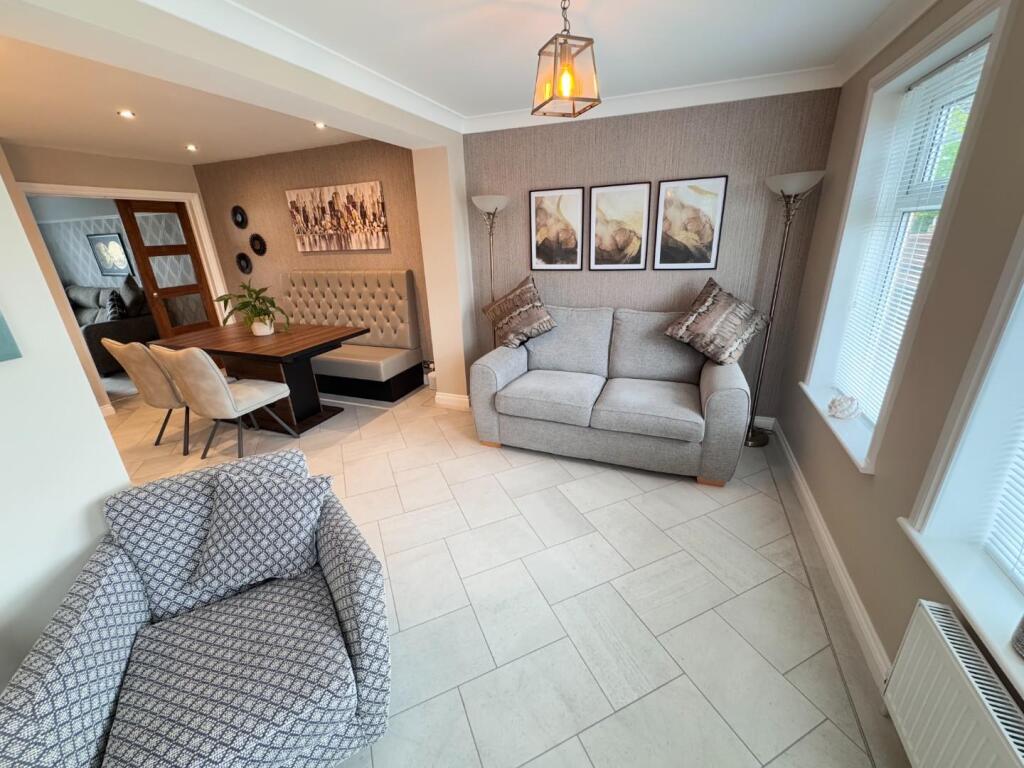 KITCHEN/DINER/FAMILY ROOM