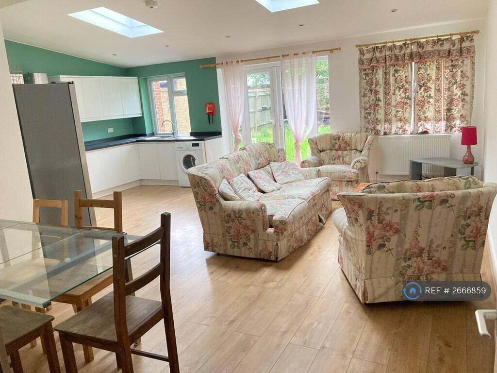 Open Plan Kitchen/ Dining Room And Lounge