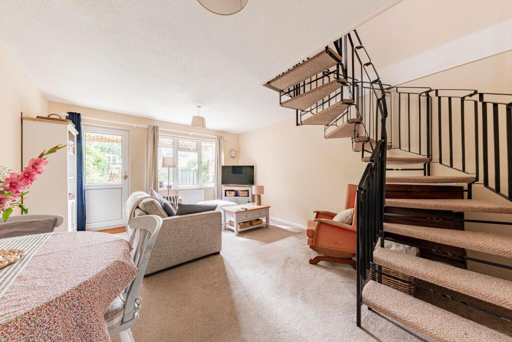 Living Room/Dining Room (4)