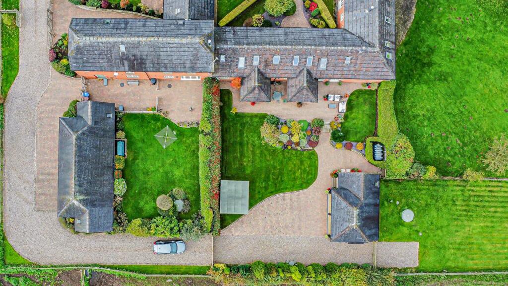 dji_fly_20251024_124148_874_1761306199437_photo_op