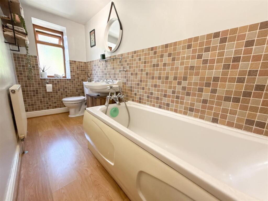 FAMILY BATHROOM