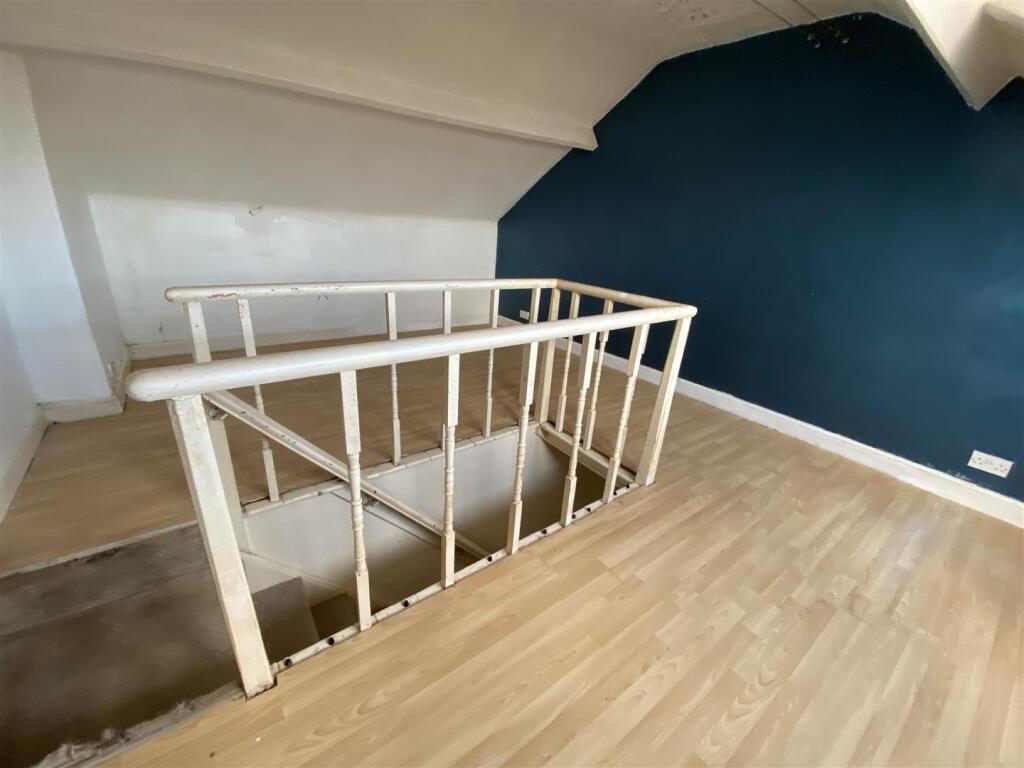 Bedroom no.3 attic: