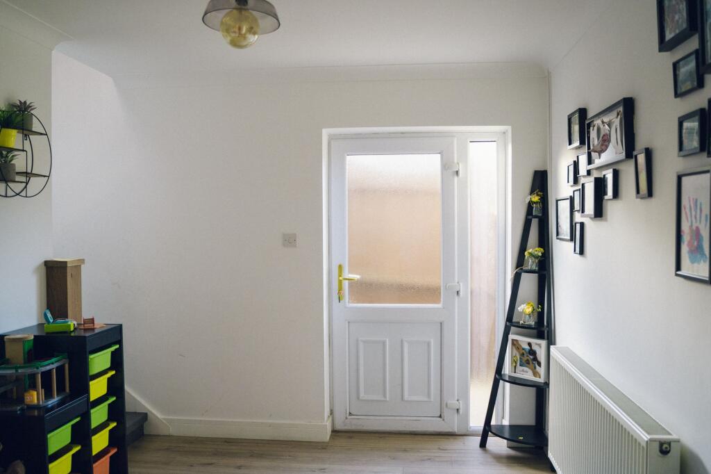 Lawr Llawr / Downstairs Area