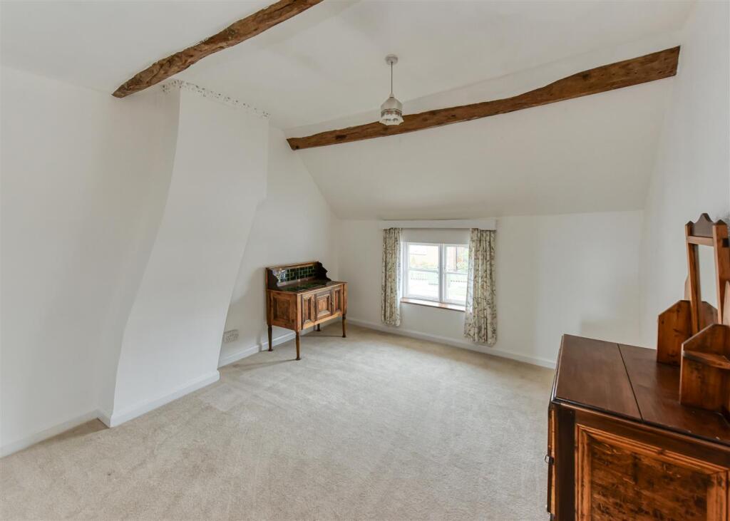 10 High Street-bed3a.jpg