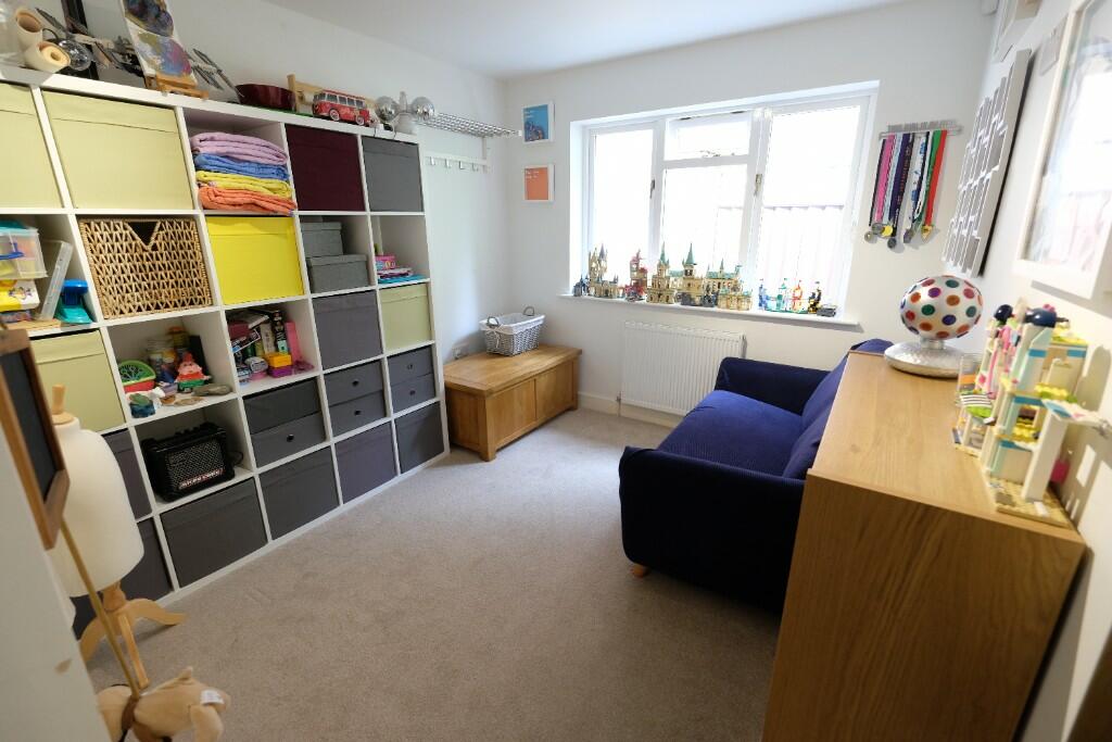 BEDROOM 4
