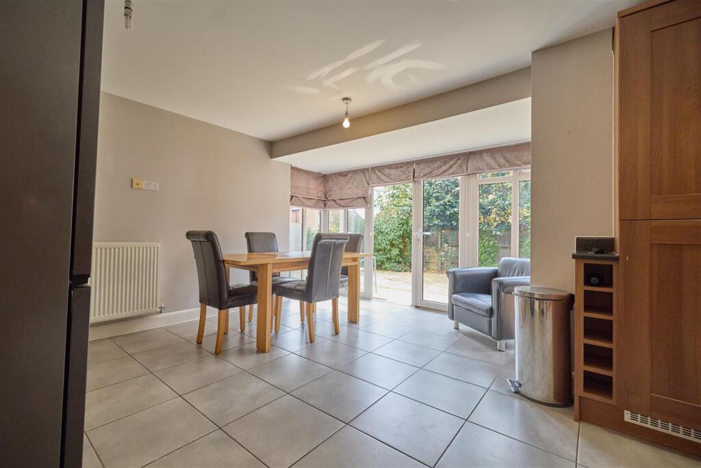 Open plan kitchen/diner