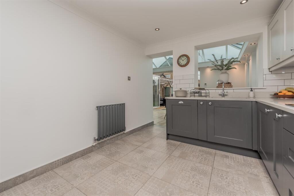 Fitted Breakfast Kitchen: