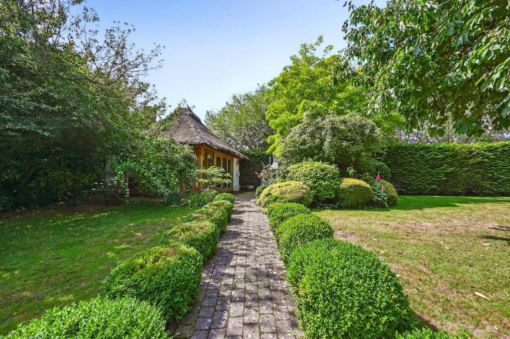 Tickham Cottage ME90HS (50).jpg