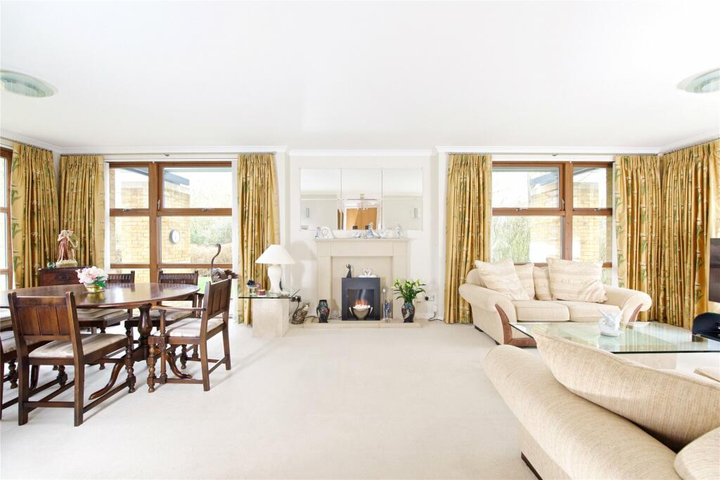 Sitting/Dining Room