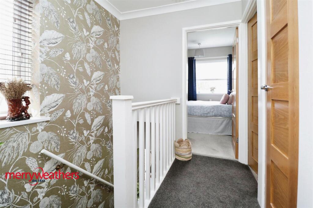 FIRST FLOOR LANDING
