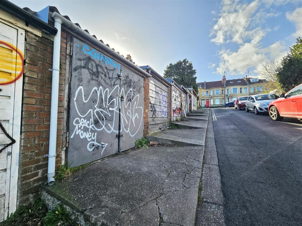 6 - Garage for Auction, Kathdene Gardens, Ashley D