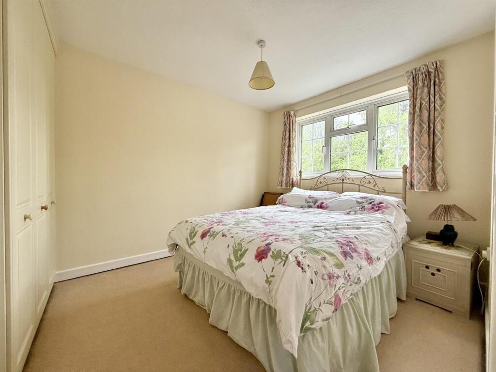 Bed2.jpg