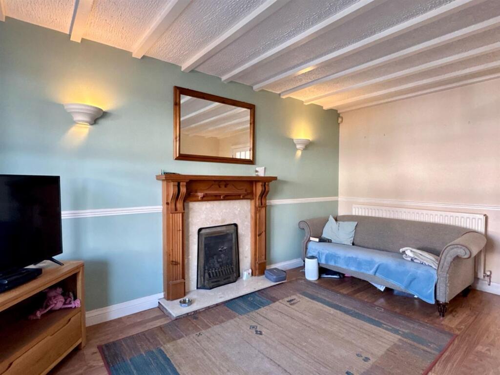 Lounge 2.jpg