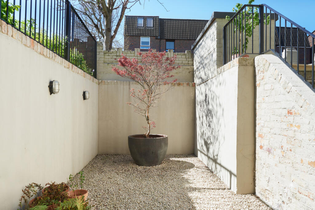 276144 - inigo_21_wisteria_06_04_25_10245-2.jpg