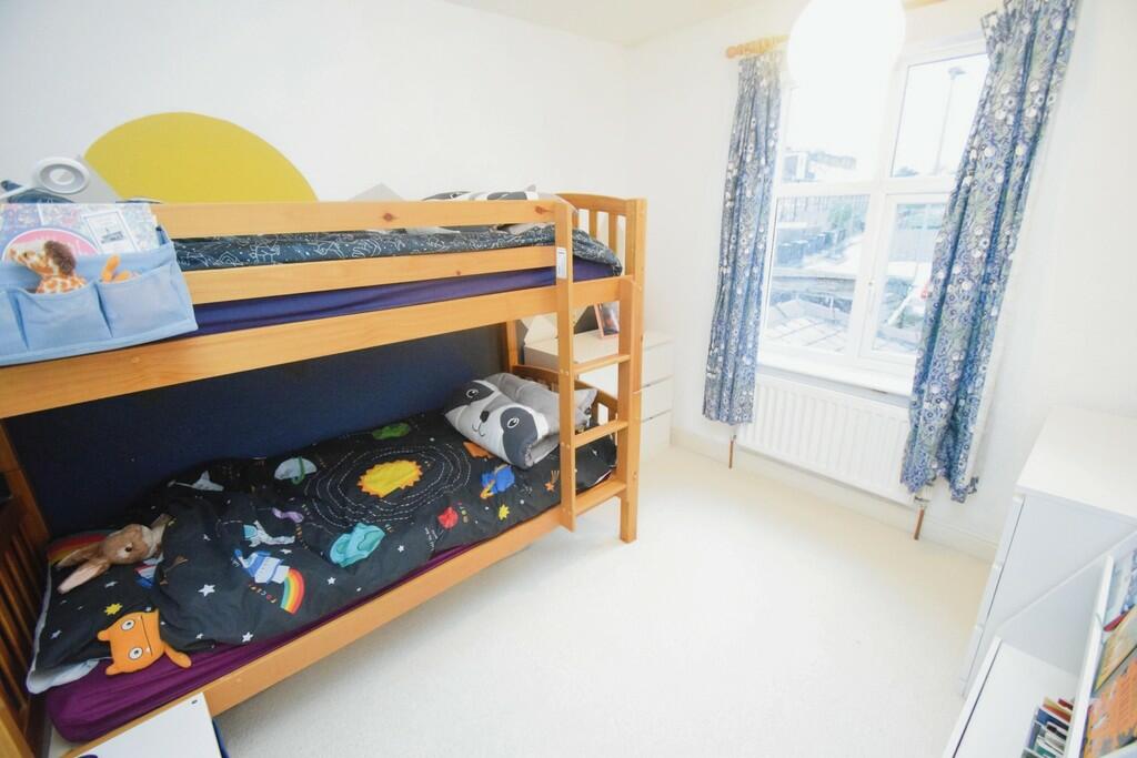 e05ace8d-Bedroom ...