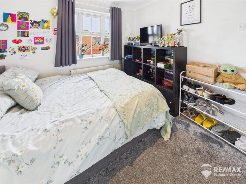 Bedroom 2 (2).jpg