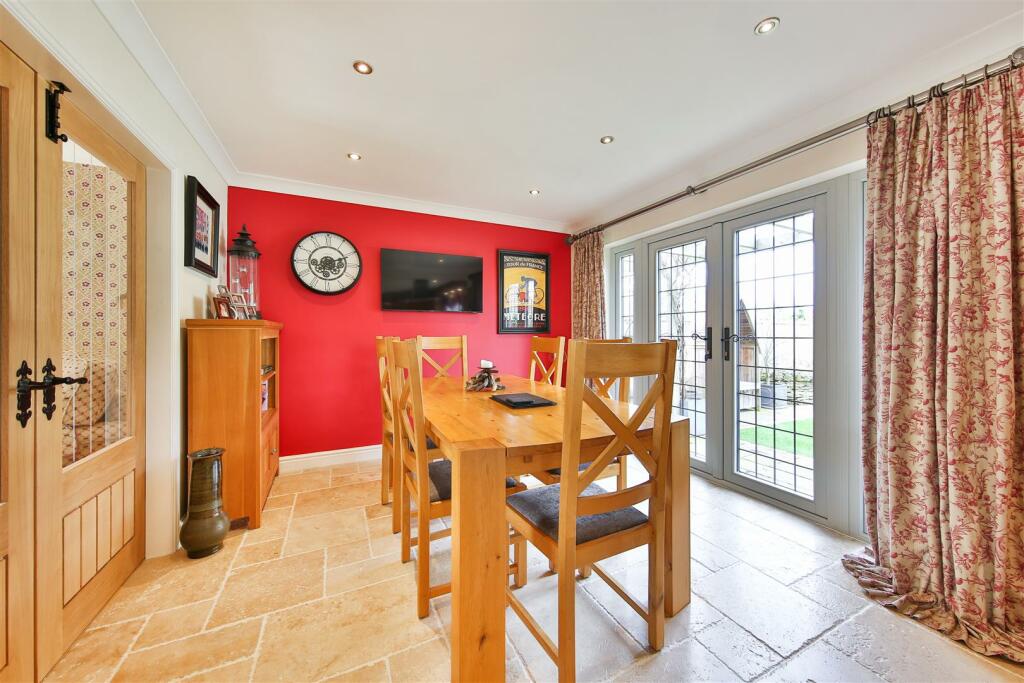 Dining Room.jpg