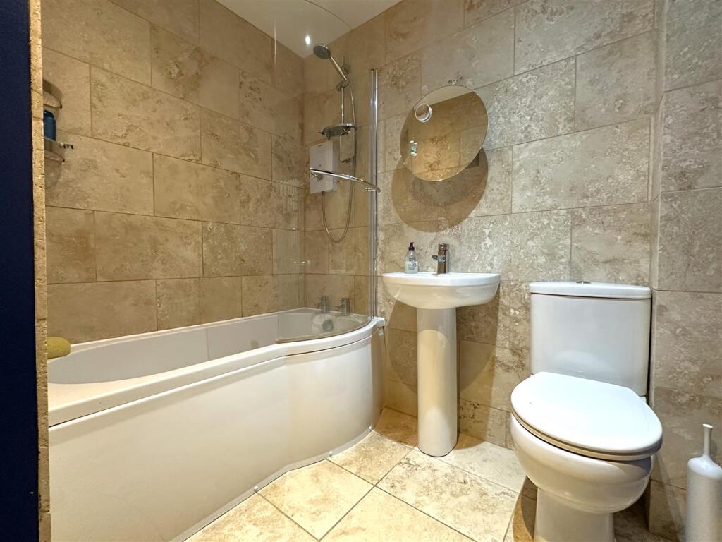 Modern Family Bathroom 859