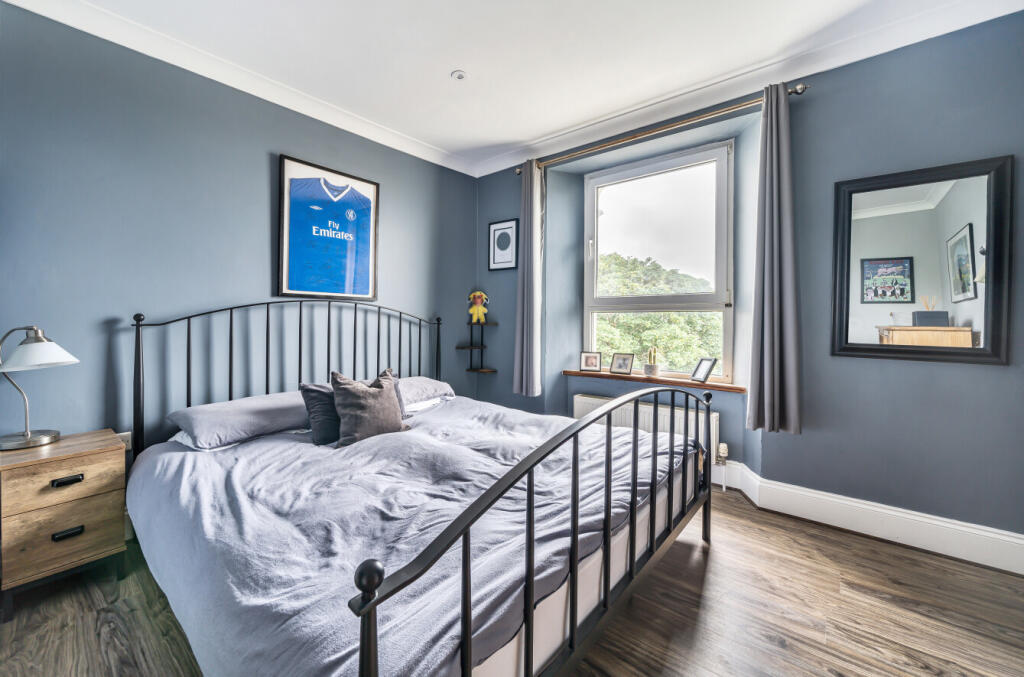 1314987-4-685c375...