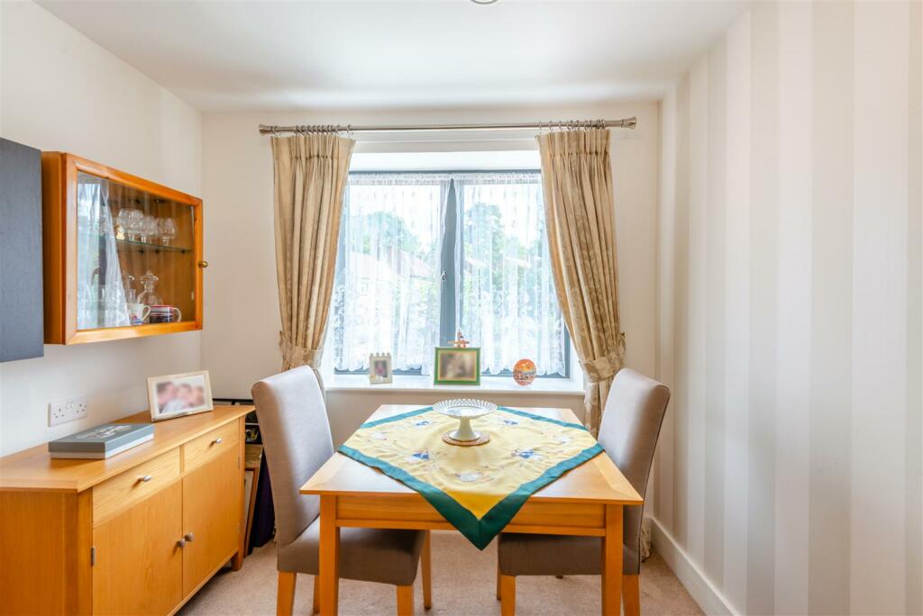 8563431-interior06.jpg